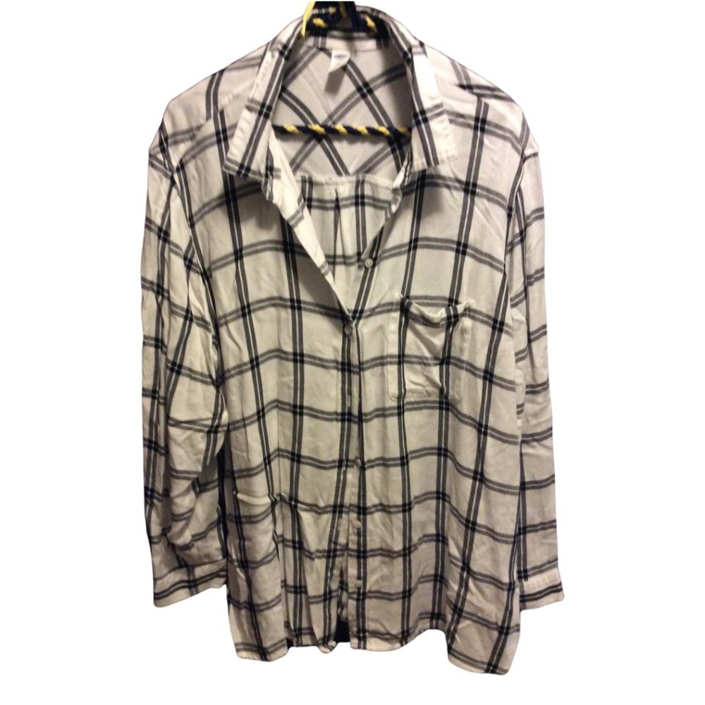 Ladies XXL - Black/White Plaid Long Sleeve Button up Shirt